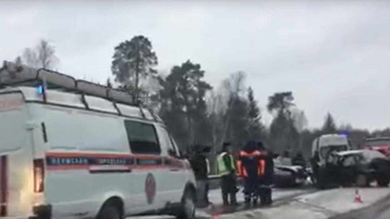 В славянске троллейбус с десятками пассажиров попал в дтп с грузовиком