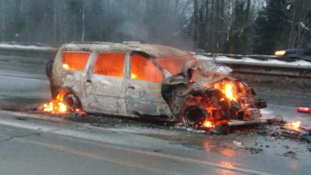 Загорелся автомобиль после дтп