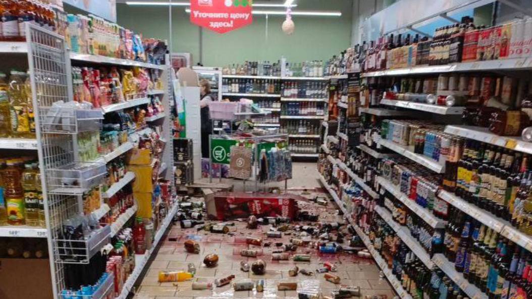 В Пермском крае буйная женщина разгромила магазин «Пятерочка» | Рифей ...